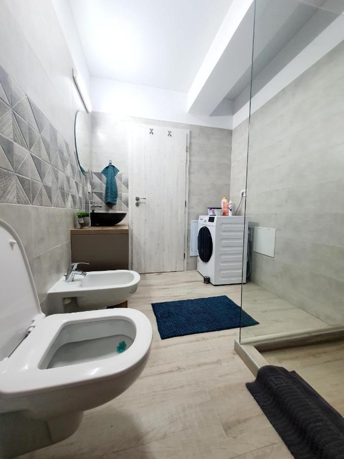 Galaţi 'Just Like Home' Apartment - With Private Parking Place מראה חיצוני תמונה